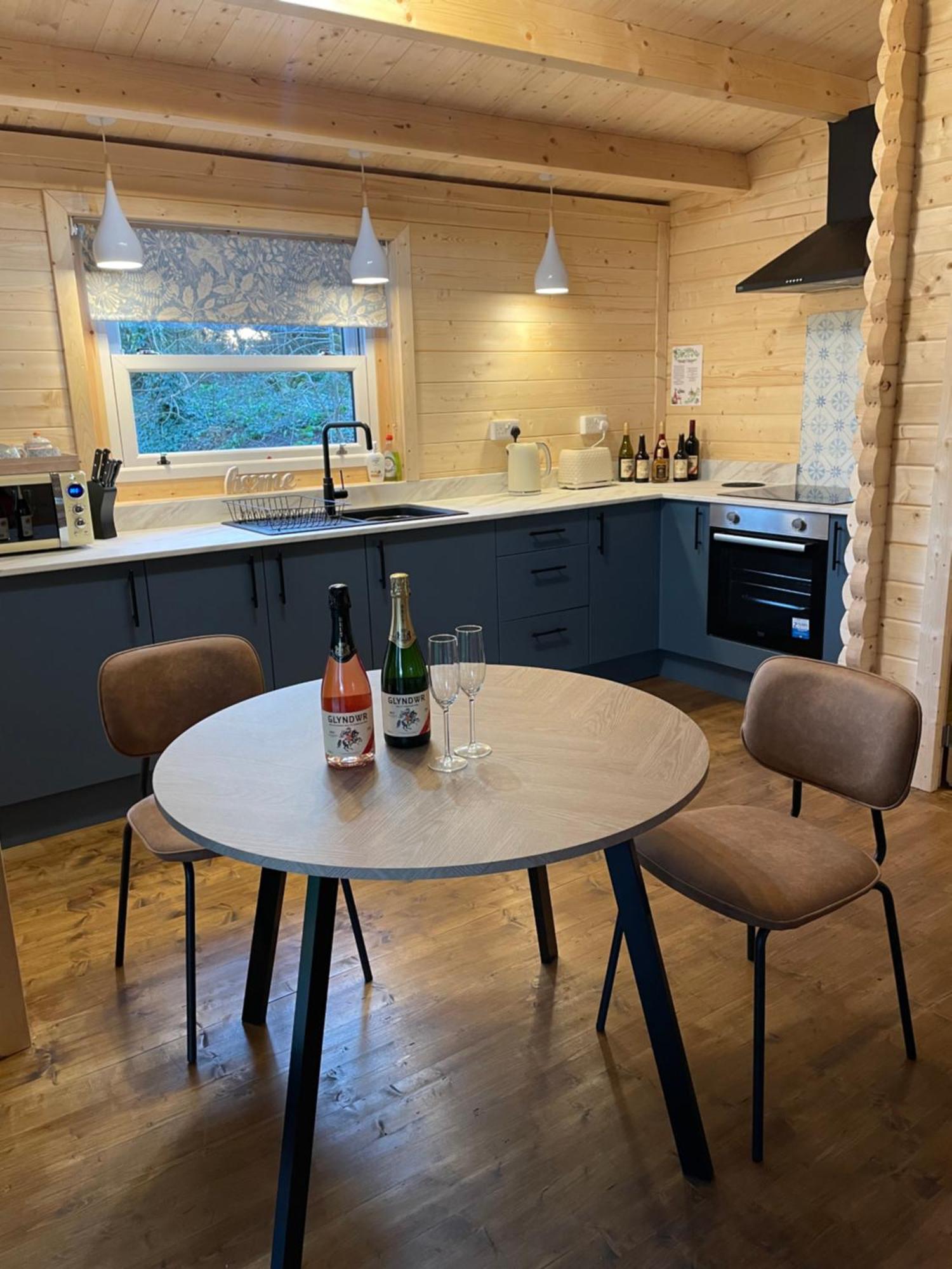 Glyndwr Vineyard Hotel Cowbridge Ngoại thất bức ảnh